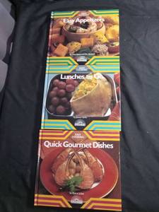 lot 60263 image: Barrons Easy Cooking 3-Book Set Easy Appetizers, Lunches to Go, Quick Gourmet Dishes