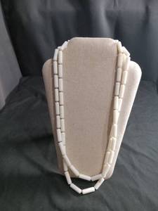 lot 60320 image: White Cylindrical Bead Necklace with Metal Clasp