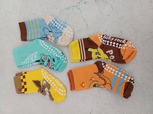 lot 17559 image: 5 Pack Pokemon Childrens Grip Socks, Medium