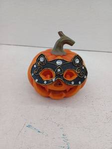 lot 17566 image: Halloween Pumpkin Decor