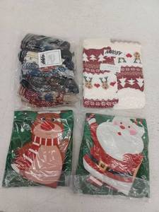 lot 17649 image: Miscellaneous Christmas Lot