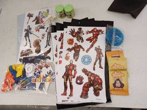lot 17677 image: Mixed Party Supplies Lot