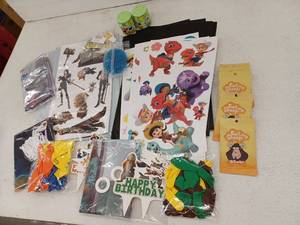 lot 17686 image: Miscellaneous Party Supplies Lot