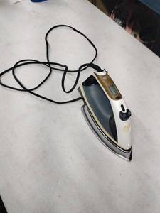 lot 58418 image: True & Tidy DuoPress 2-in-1 iron and handheld steamer