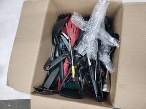 lot 58419 image: Box of Miscellaneous Kitchen Utensils