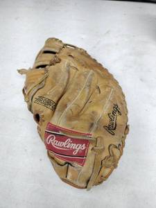 lot 58454 image: vintage Rawlings baseball catchers mitt