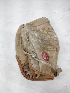 lot 58455 image: vintage Rawlings Hinged baseball Glove