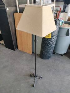 lot 63068 image: Rustic Style Floor Lamp