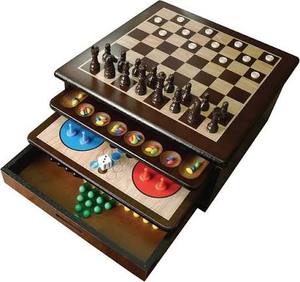 lot 58411 image: Deluxe Wooden Game House