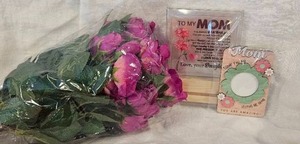 lot 158 image: Gift for Mom Bundle