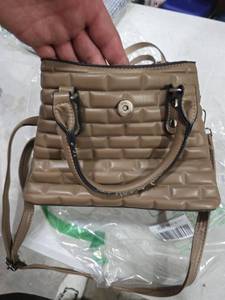 lot 6242 image: Womens Purse