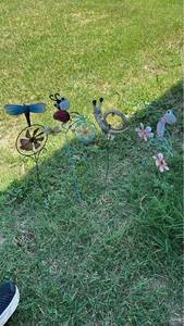 lot 207 image: Garden Stake Decorative Set 5 Pieces Insects Flowers