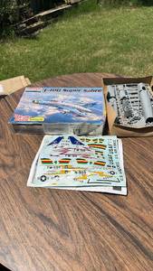 lot 221 image: Monogram F-100 Super Sabre Century Series 148 Model Kit