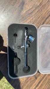 lot 228 image: Master Airbrush Dual Action Gravity Feed Airbrush Spray Gun w Case