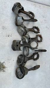 lot 260 image: Piston and Connecting Rod Set 8 Pieces Engine Part