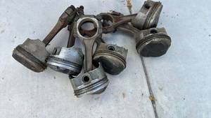 lot 261 image: Engine Piston and Connecting Rod Assembly 6 Piece Lot