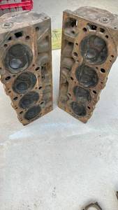 lot 263 image: Engine Cylinder Head Pair Casting 3933148 Big Block Chevy