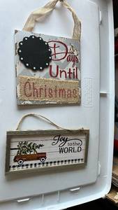 lot 336 image: 2-Piece Holiday Wall Decor Signs Set Days Until Christmas Joy to the World