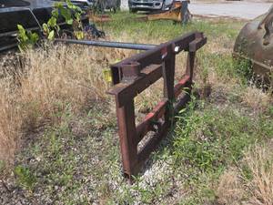 lot 5008 image: Bale Spear Attachment for Great Bend Front Loader
