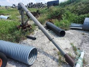 lot 5014 image: Agricultural Truck Bed Crane