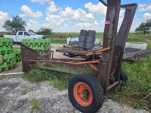 lot 5015 image: Pop-up Bale Loader
