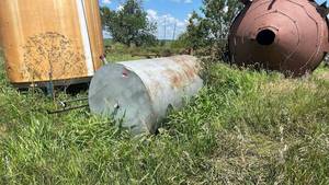 lot 5016 image: Agricultural Diesel Fuel Tank Horizontal Cylindrical Storage