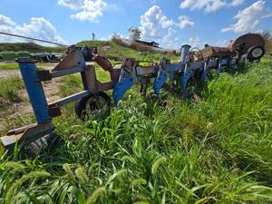 lot 6504 image: Hydra-Wide 9 Bottom Plow