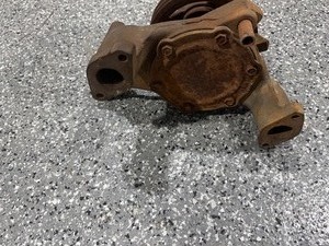 lot 7000 image: Vintage Ford FE Big-Block Cast Iron Water Pump Housing  C5AE  D4TE