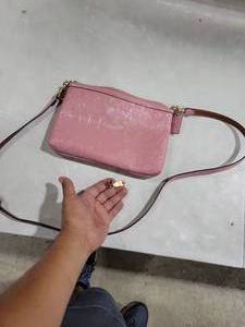 lot 7028 image: COACH BAG with broken zipper