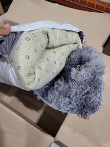 lot 7066 image: Area Rugs Soft and Fluffy grey 64x88