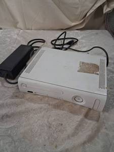 lot 31 image: Xbox 360 White Gaming Console with Power Supply