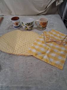 lot 33 image: Royal Norfolk Greenrier International Dinnerware Set Yellow Gingham Linens Mugs Bowls