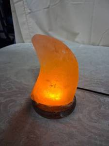 lot 51 image: Orange Himalayan Salt Lamp with Wood Base and Power Cord