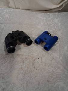 lot 62 image: Lot of 3 Binoculars Tasco 2x Compact Blue Black