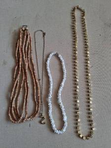 lot 111 image: Beaded Necklace Lot 4 Pieces Dice Rondelle White Brown Gold Tone