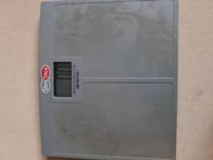 lot 133 image: Slimy TALK Bathroom Scale 400 lb Digital Detector