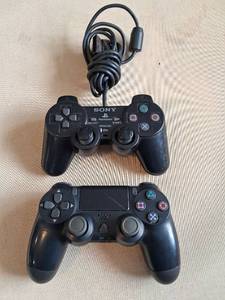 lot 136 image: Sony PlayStation Controller Lot - DualShock Analog & Wireless 2 Units