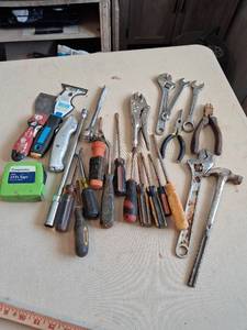 lot 140 image: Hand Tool Lot Wrenches Pliers Screwdrivers Hammers Tape Measure 25 pieces