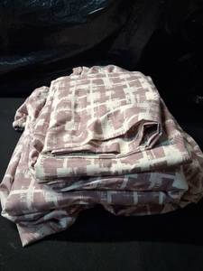 lot 2831 image: Twin Sheet Set with Geometric Block Print Pattern Pink and White