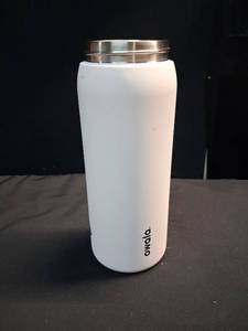 lot 2883 image: Owala Stainless Steel Insulated Tumbler White 32 Oz  -