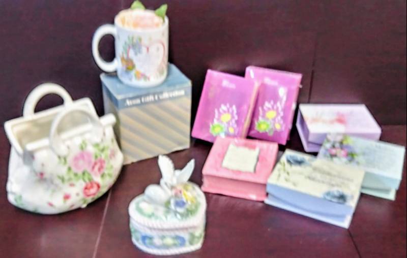lot 132 image: Mothers Day Gift Lot  Grandmothers Too