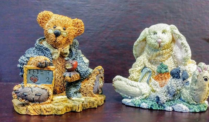 lot 117 image: 2 Boyds Bears & Friends  1993 
