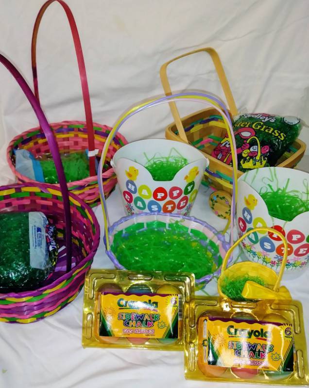 lot 120 image: Easter Baskets Grass Included Plus More