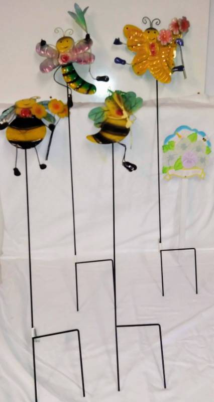 lot 122 image: Spring Time Yard Stakes Adorable NEW