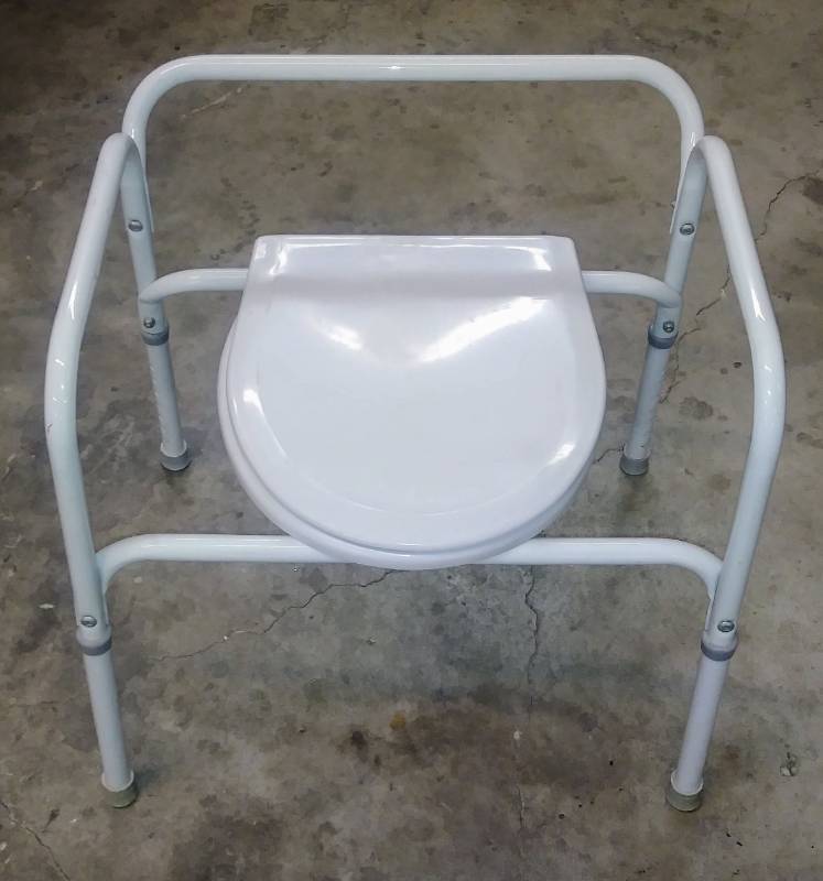 lot 124 image: Like New  Commode Chair