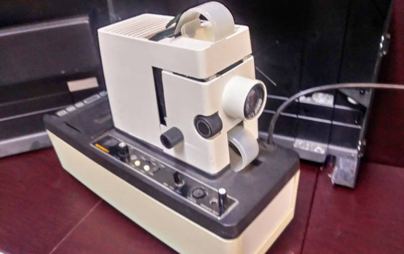 lot 127 image: Dukane Micromatic 2 Slide Projector  Tape Player w Case