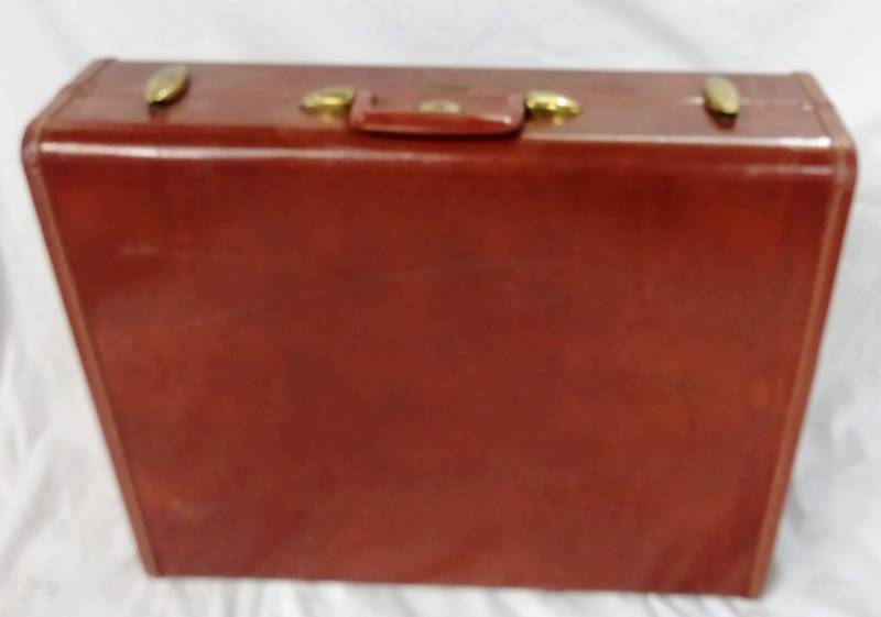 lot 141 image: Vintage Samsonite Suit Case  NICE