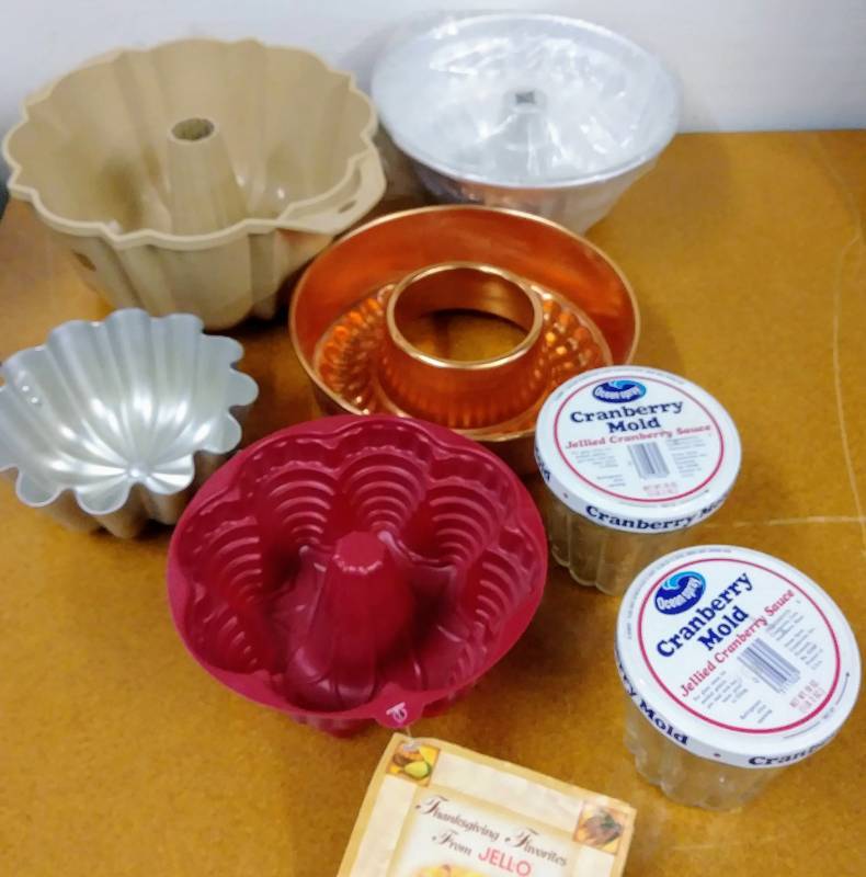 lot 152 image: Cake, Jello, & Cranberry Molds