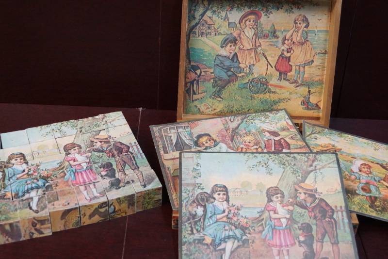 lot 179 image: LOOK  Very Old  Lithographed Victorian Wood Block Puzzle