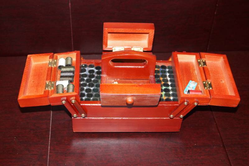lot 181 image: Vintage Miniature Wooden Sewing Box  Accordion Two Tier Fold Out